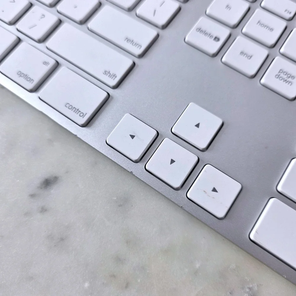 Apple Wired Keyboard Numeric Keypad Silver Aluminum A1243 MB110LL/B dual USB